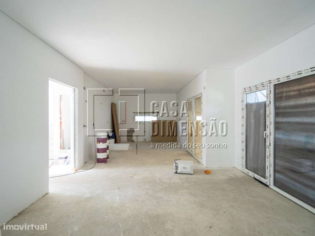 Moradia isolada de Arquitectura Contemporânea de tipologia T3 na zo... - Grande imagem: 4/10