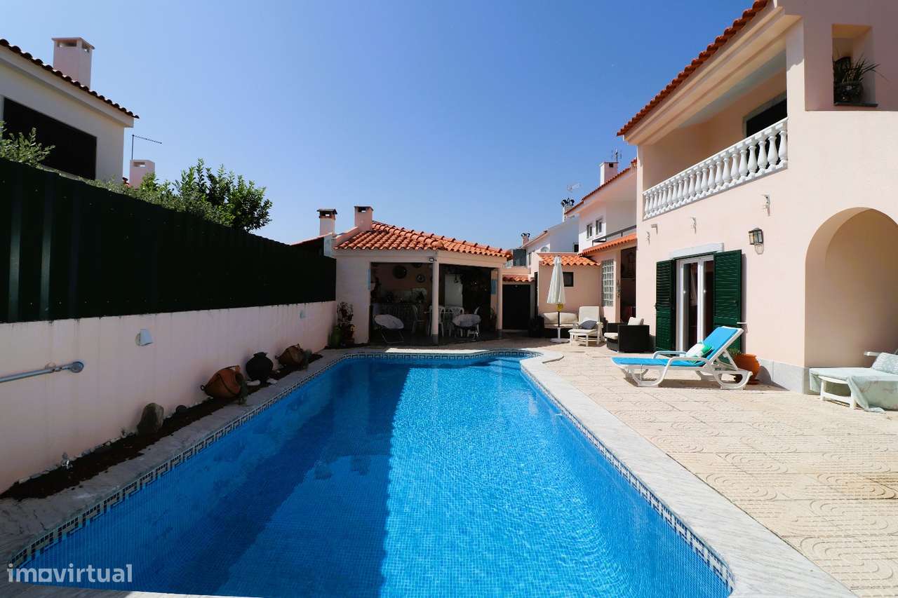 Moradia T4 com Piscina, Cave Ampla-21