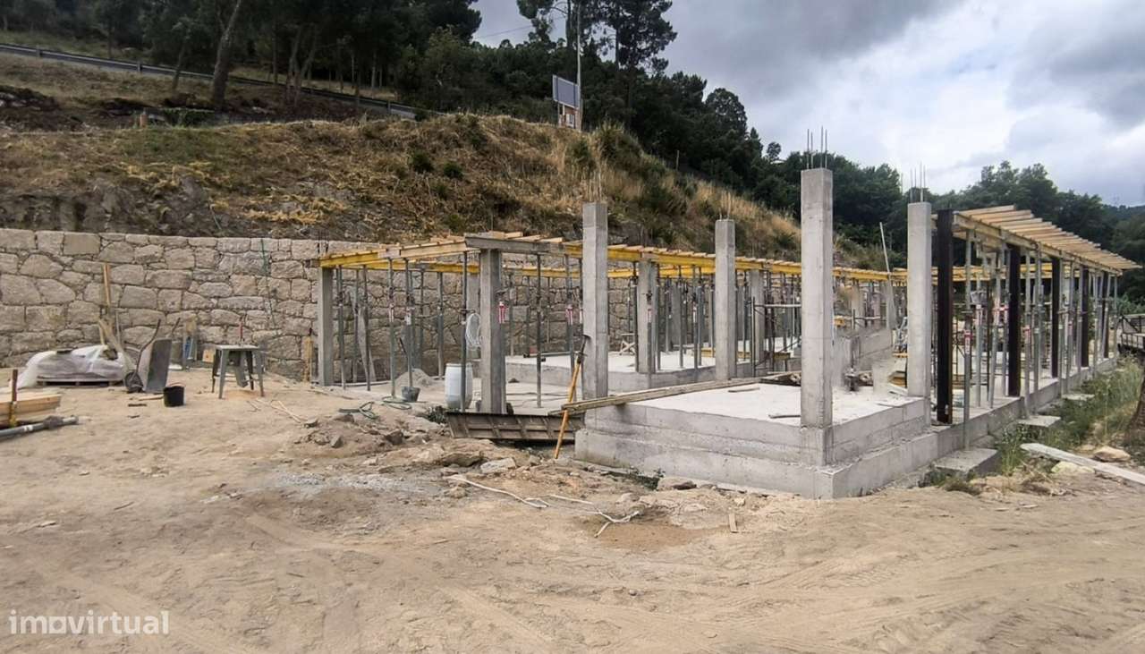 Venda de Moradia V4 em construção, em frente ao rio, Oliveira do Dou-12