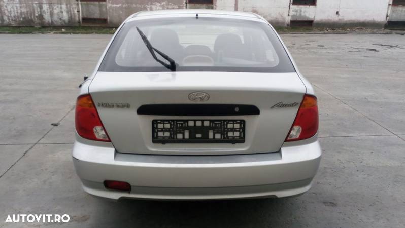 Dezmembrez Hyundai Accent 1.5 benzina - 3