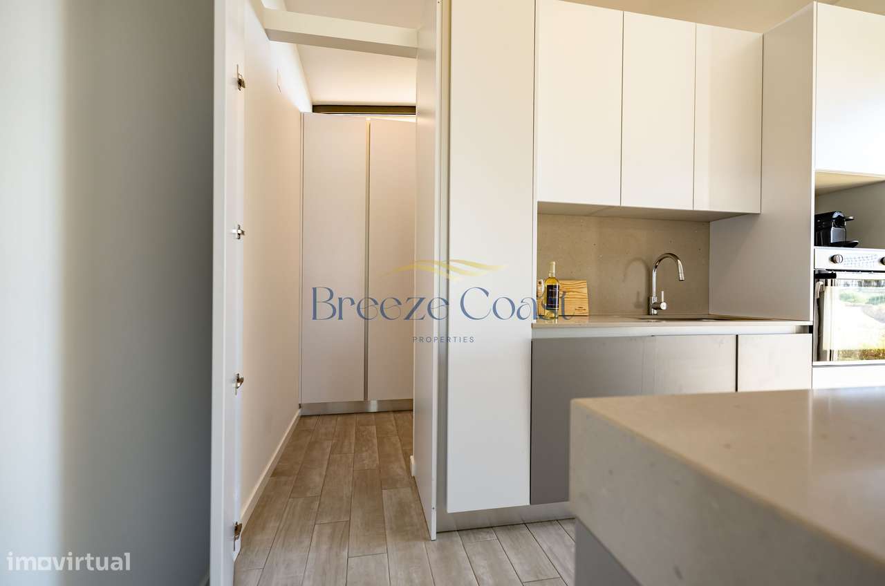 Moradia T4 Contemporânea com Piscina e Vista Desafogada-26