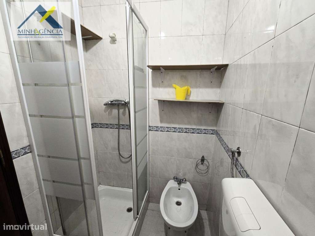 Prédio com 4 frações junto à Av. Luisa Todi em Setúbal-18