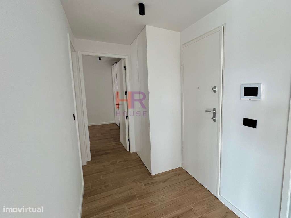 Vende-se Fantástico T2 com terraço privativo-21
