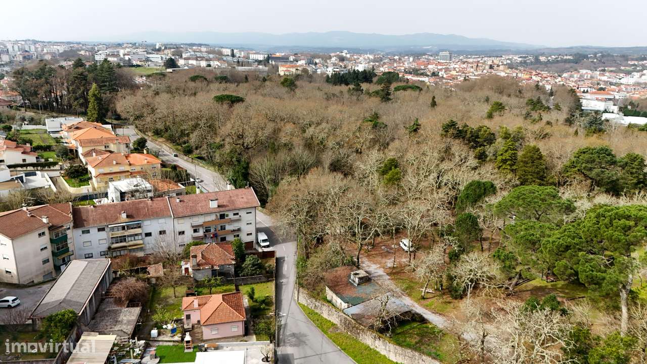 Moradia térrea com jardim, terraço e anexos junto ao Fontelo – Viseu - Grande imagem: 4/16