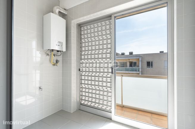 Apartamento T3 com duas varandas, garagem e arrumos, Maia-8