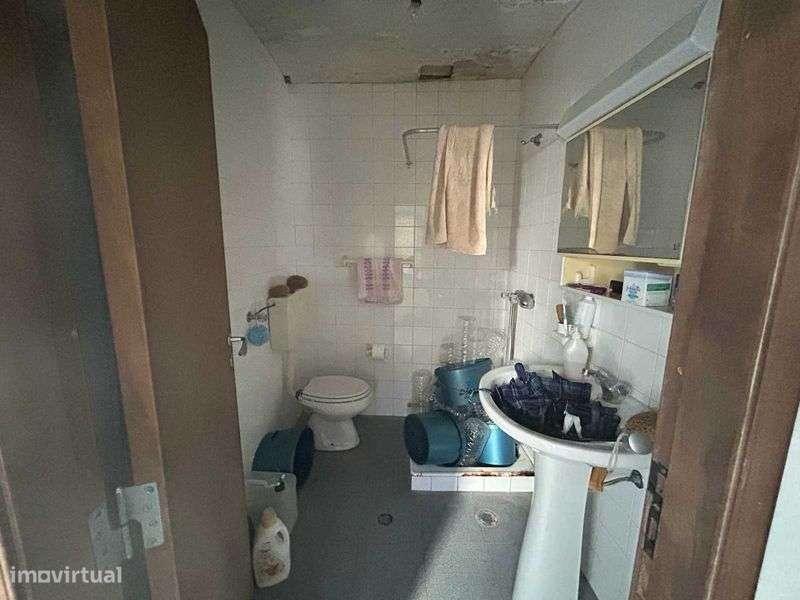 Casa de Aldeia (Ruína) no Coração da Vila da Roussada - Grande imagem: 5/12