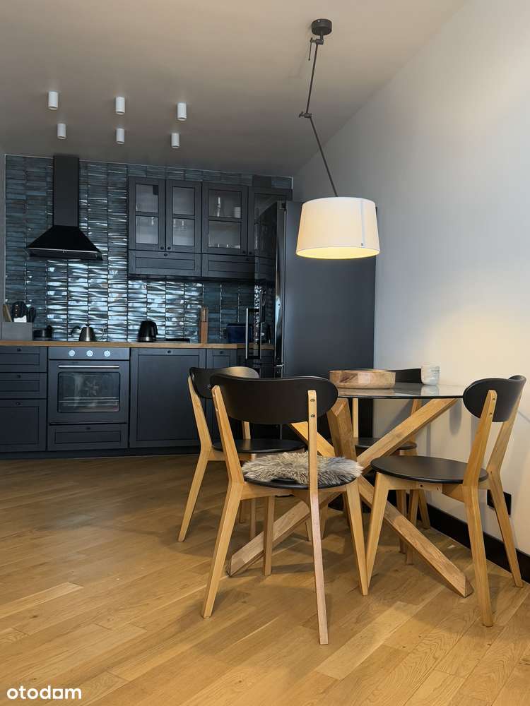 Komfortowe 2 pokojowe mieszkanie w centrum - gotowe do zamieszkania-1