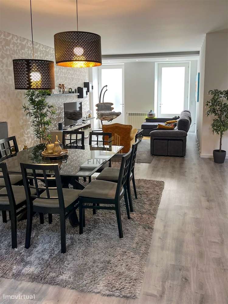 Moradia T4 totalmente remodelada no centro histórico de Viana do Caste - Grande imagem: 4/28