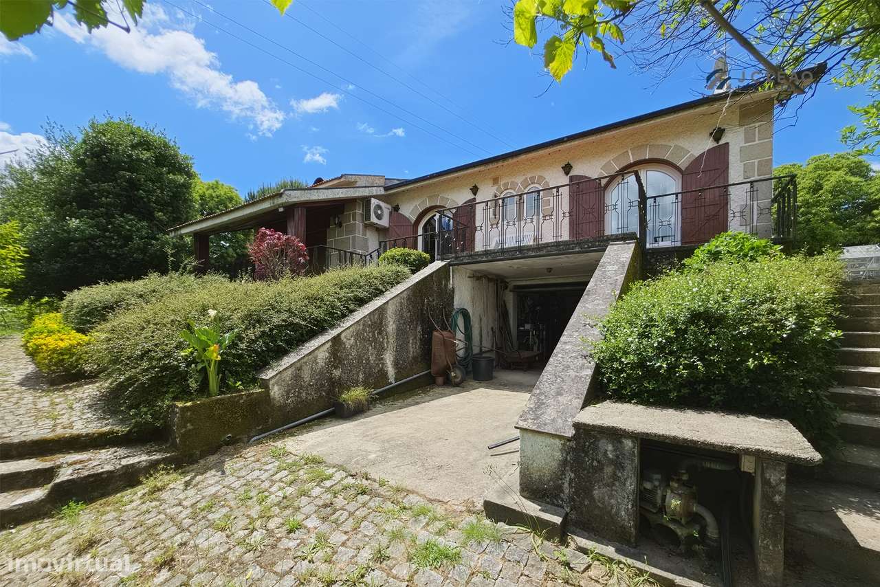 Quinta T4 com 3.670 m² de Terreno em Bitarães, Paredes-3