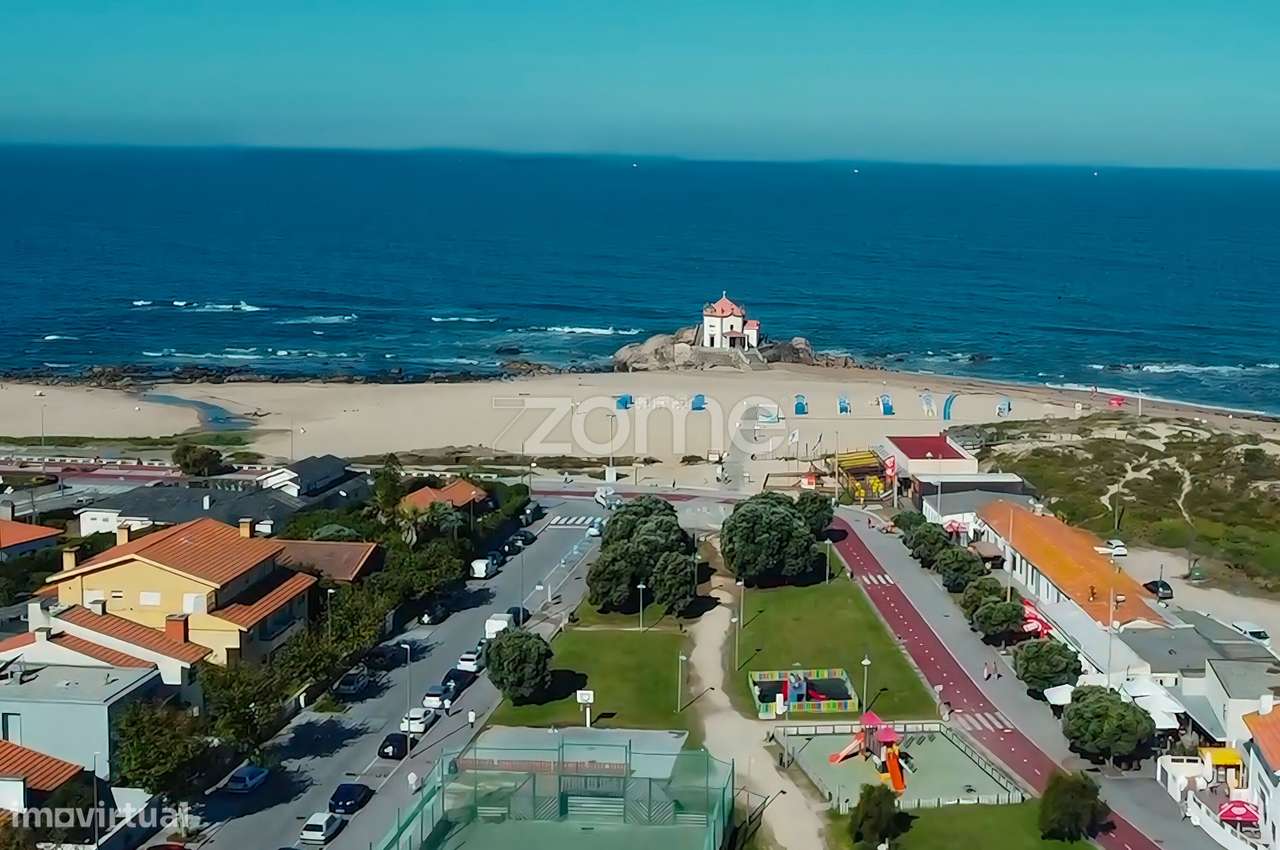 Moradia T3 junto á Praia do Sr.da Pedra com garagem e suíte em VN.G... - Grande imagem: 4/44