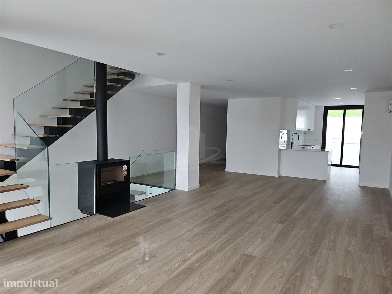 Moradia em banda em Santa Lucrécia-4