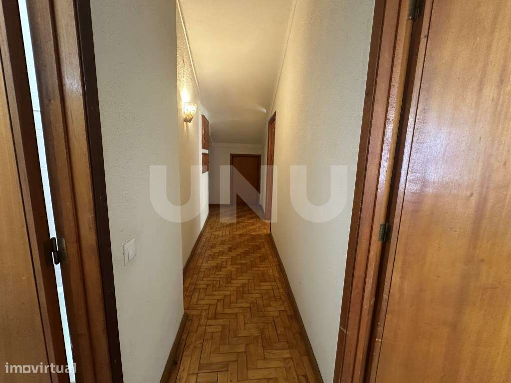 Apartamento T4 com Terraço e Logradouro - Zona Histórica-18