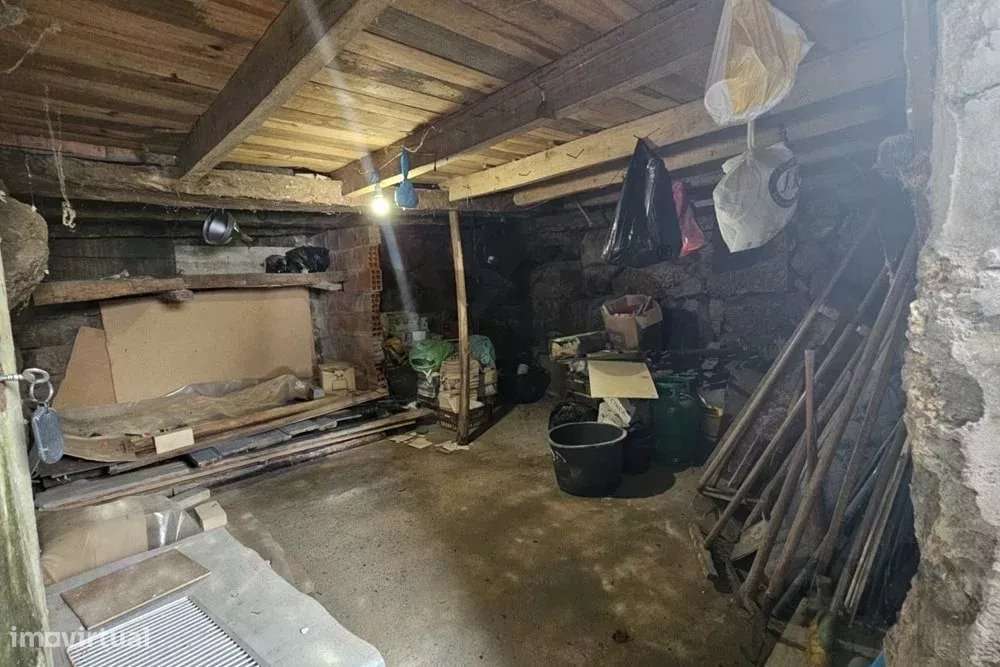 Duas Moradias (T2+T1) com logradouro em Santa Cruz do Douro – Baião - Grande imagem: 2/25