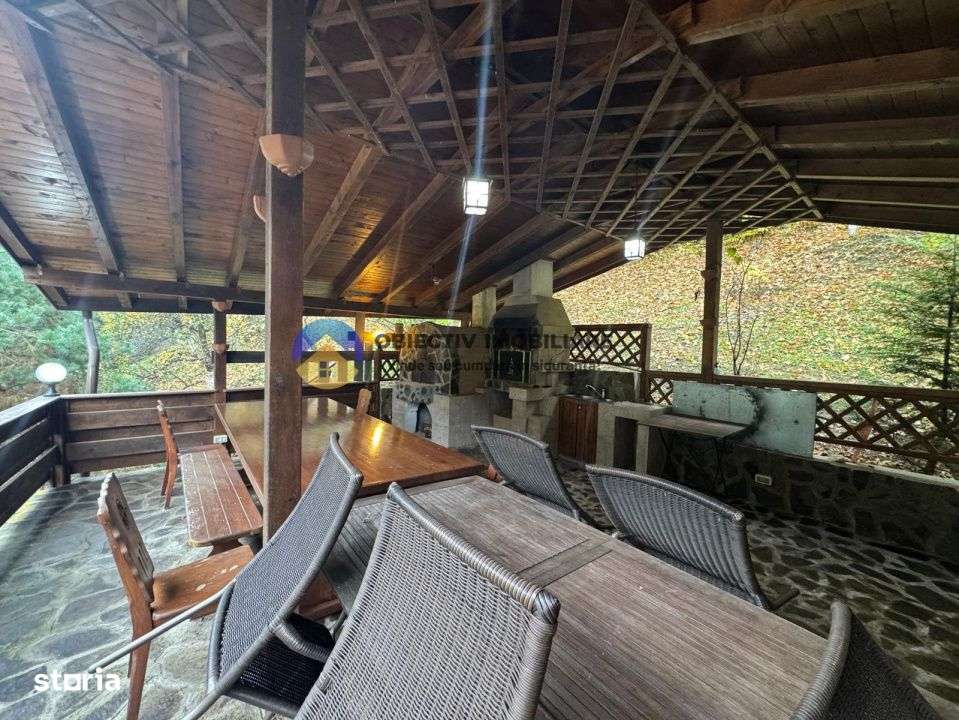 Casa cu posibilitate transformare in pensiune si teren de vanzare Piat-6