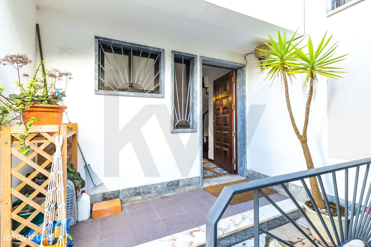 Moradia em Cascais - Alcabideche, com jardim e elevado potencial - Grande imagem: 5/44