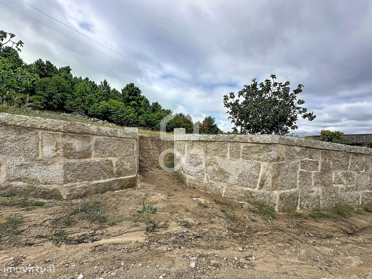 Terreno para construçao, com projeto aprovado para uma moradia, com vi-5