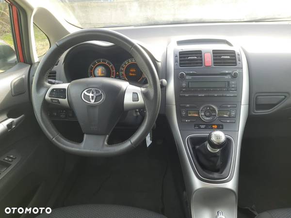 Toyota Auris 1.33 Dual-VVT-i - 17