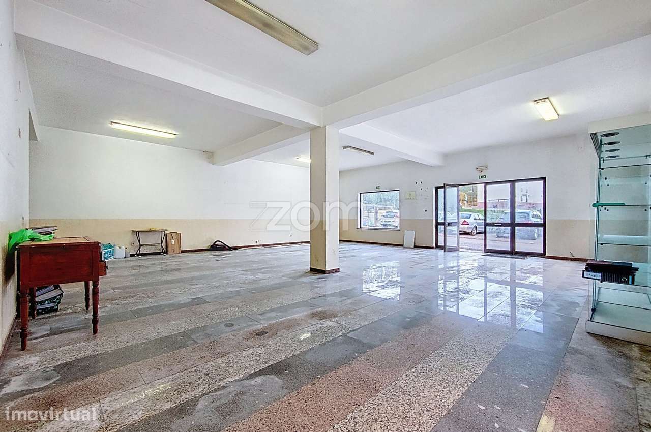 Loja no centro de São Bartolomeu de Messines com 216m2-27