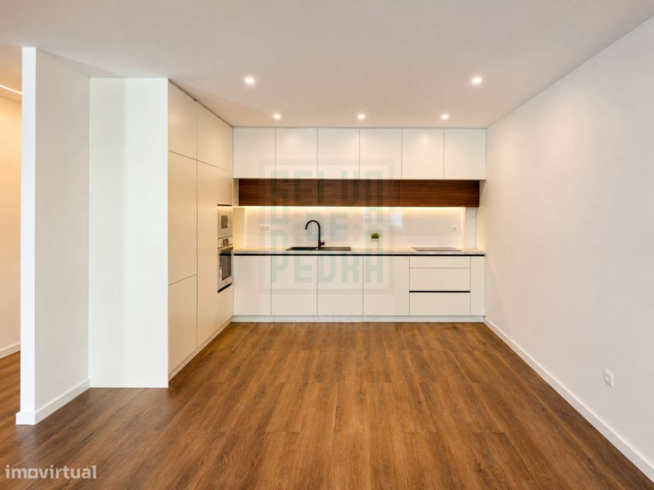 T2+1 Remodelado com 140m² em Paços de Ferreira-1