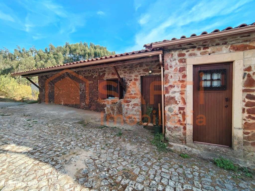 MORADIA COM TERRENO DE CULTIVO, E UMA VISTA DESLUMBRANTE. - Grande imagem: 1/33