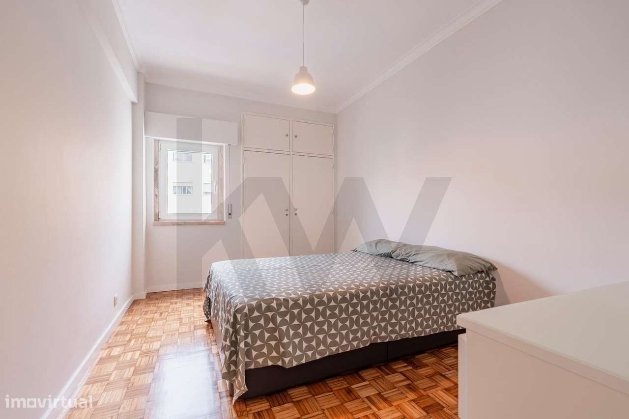 Apartamento T2 na Av. Dr. Francisco Sá Carneiro - Moinho das Antas - O-18