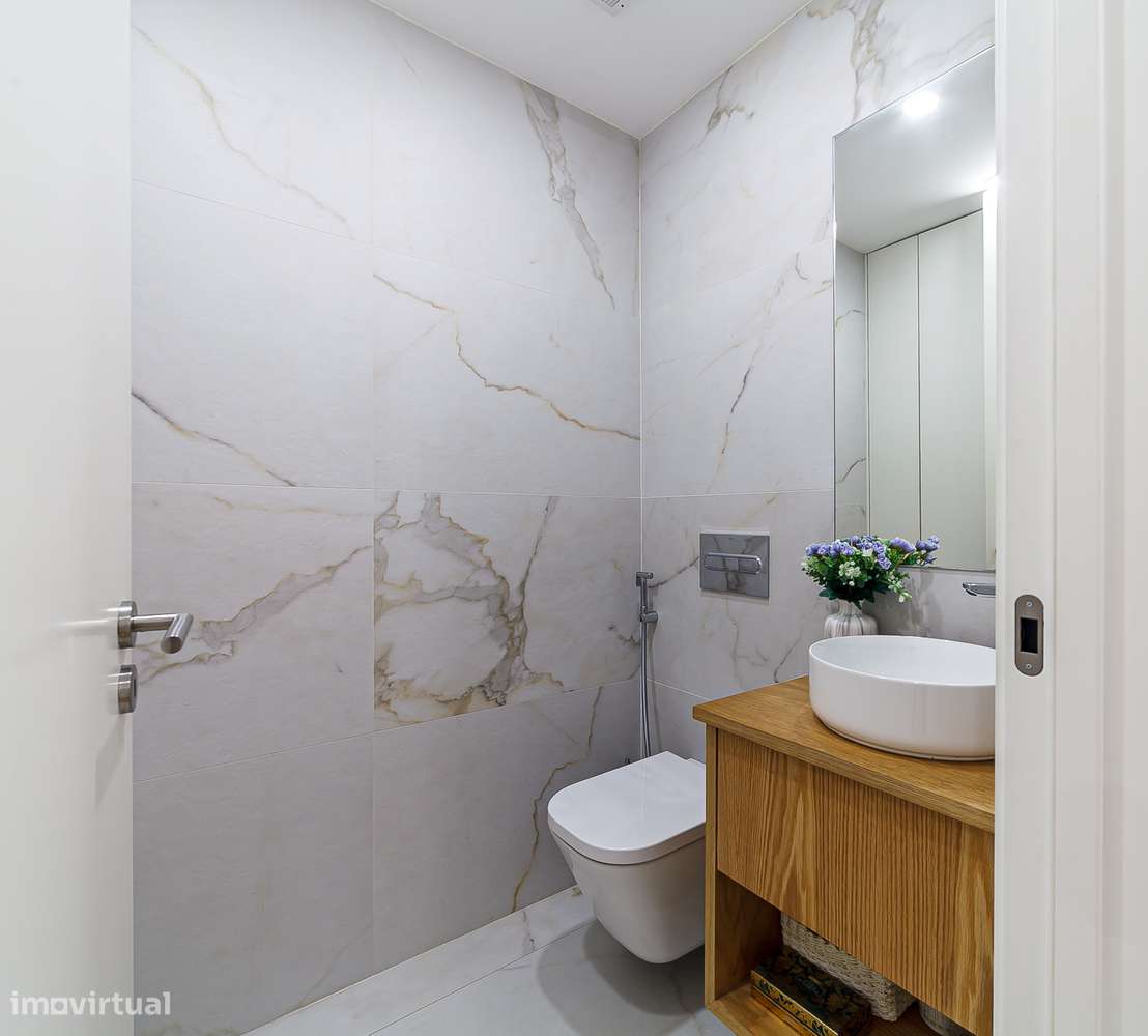 Exclusivo apartamento T3+1 seminovo, com 190m2, três frentes e box-18