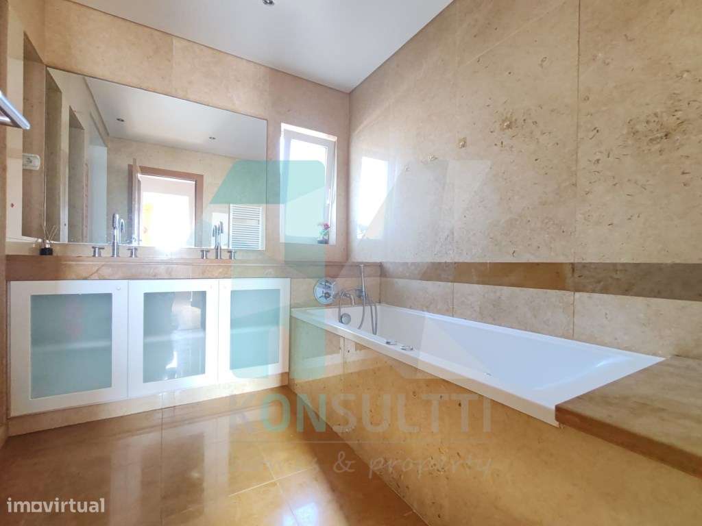 Moradia de luxo T4 com piscina no prestigiado condomínio fechado da...-19