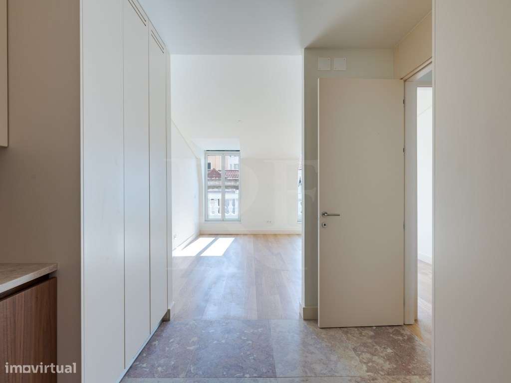 Apartamento T2 com varanda e vista rio em Lisboa-14