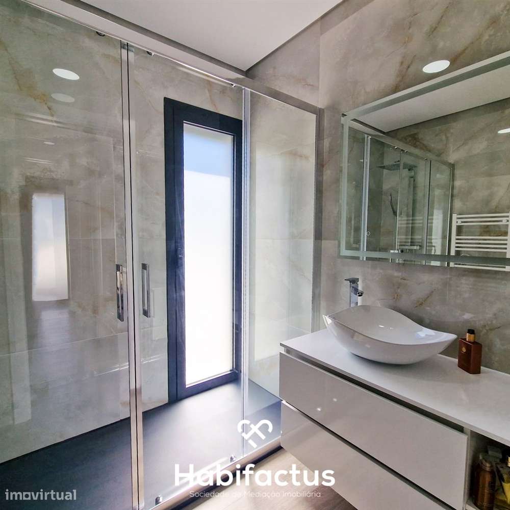 Moradia Isolada T3 à venda Moderna com Piscina aquecida e Churrasqueir-23