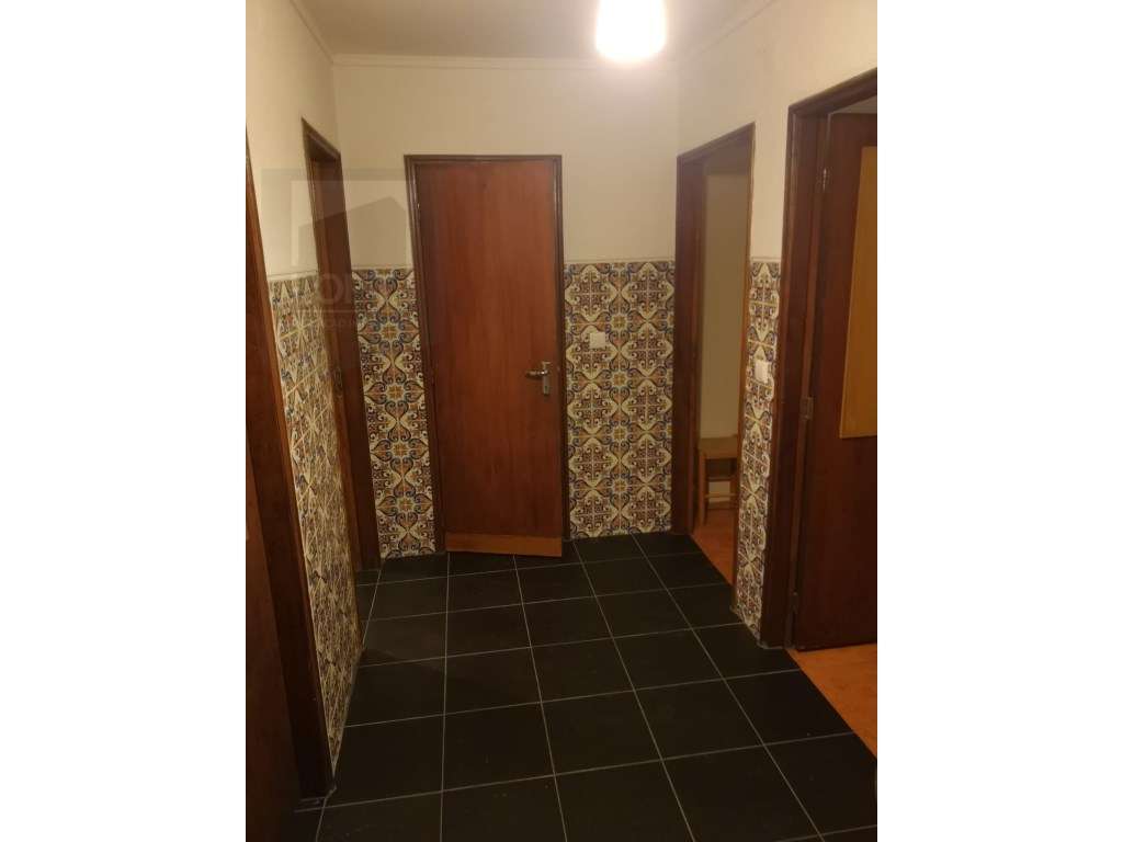 Condomínio com 6 Moradias V2 /V3 Mobiladas e Equipadas-36