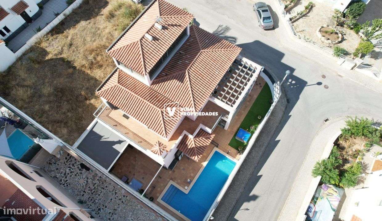 Moradia T3 com piscina e garagem-5