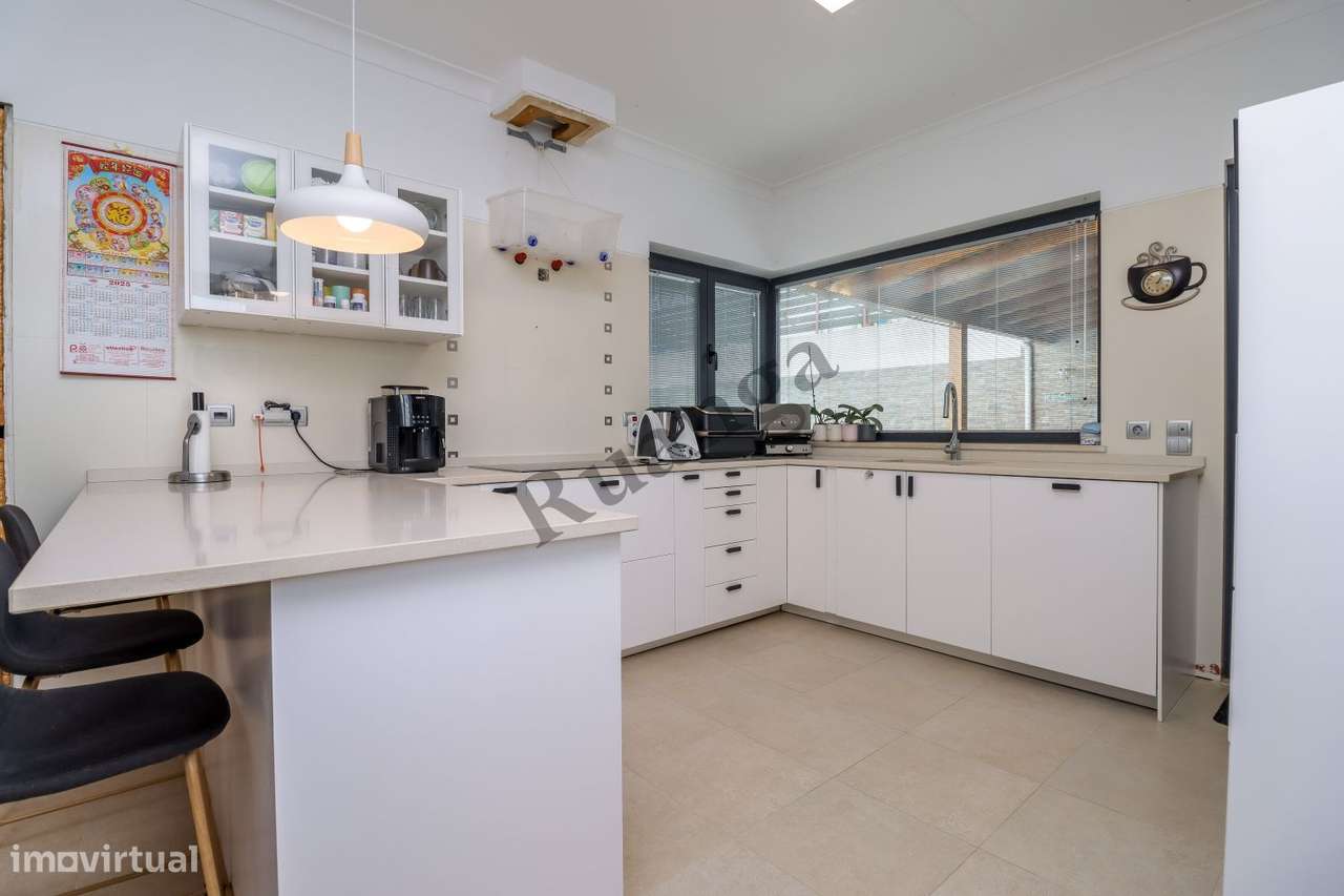 Excelente Moradia  para venda na Aldeia de Santo André-5