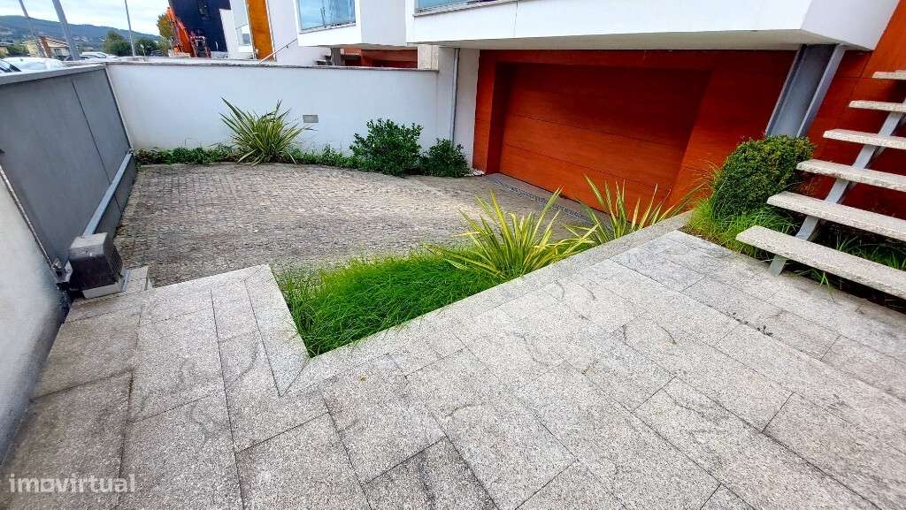 Moradia V4+1 em Banda com Piscina - Dume, Braga-29