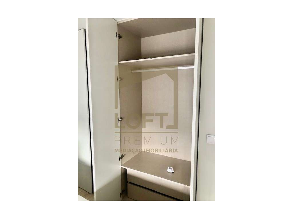 Apartamento T1 com 2 Frentes , Terraço, Totalmente Mobilado e Equip...-16