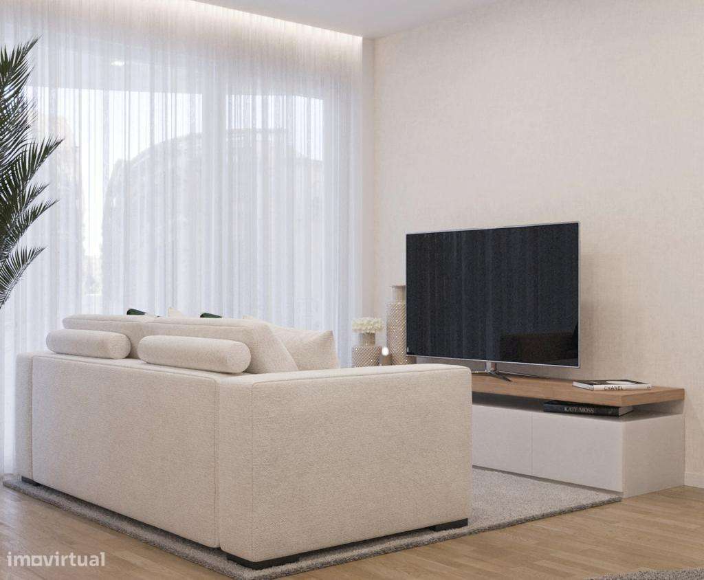 Excelente T1 com terraço e grande jardim-1