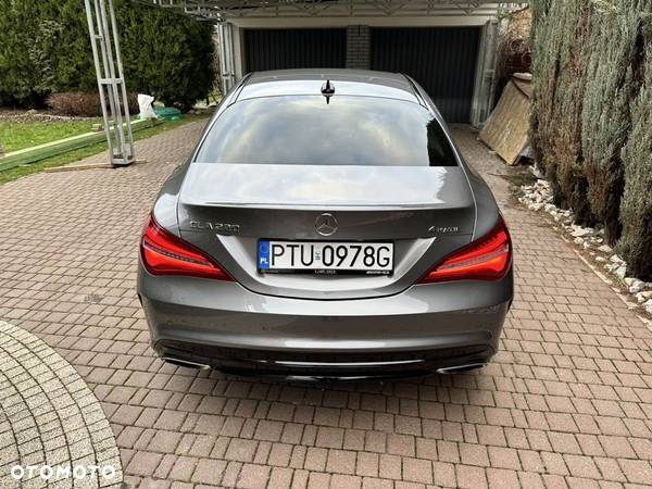 Mercedes-Benz CLA 220 4-Matic AMG Line - 13