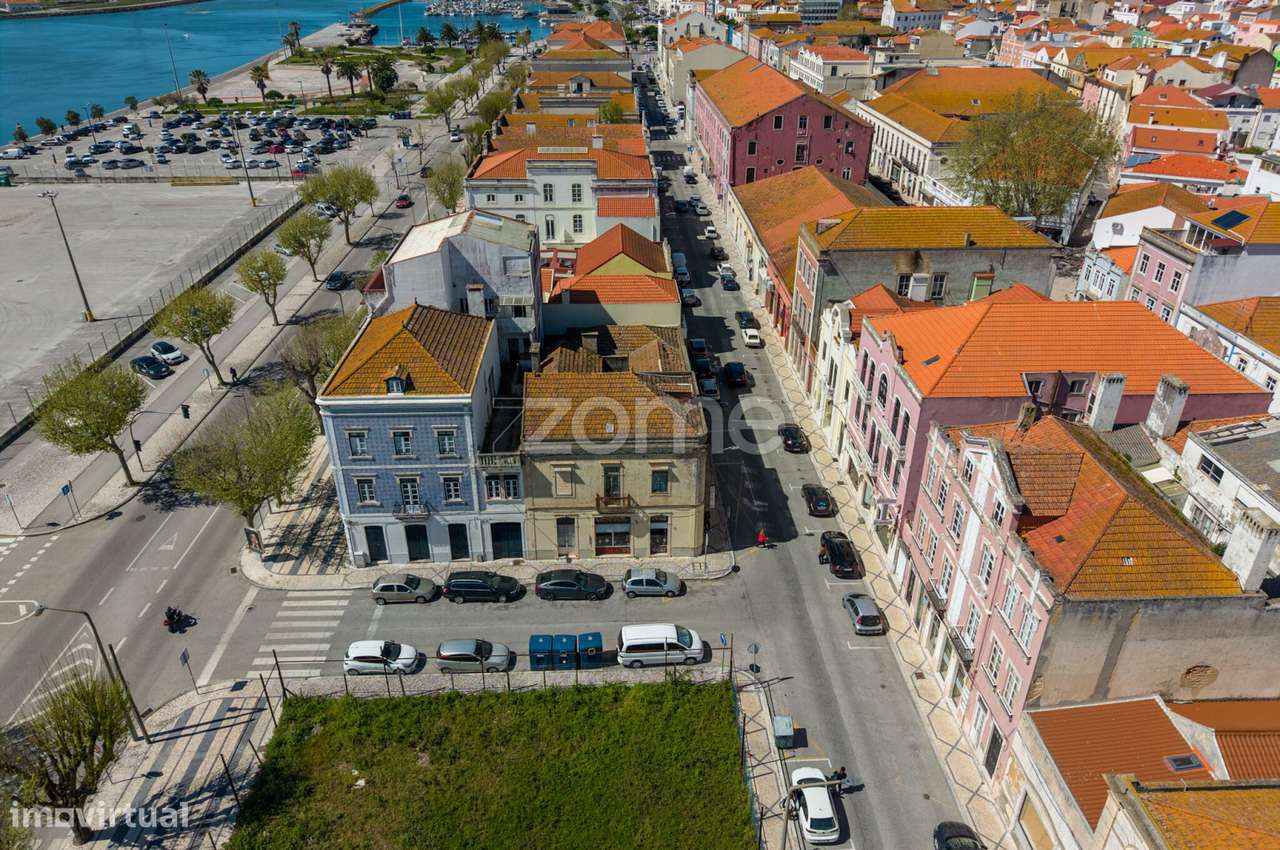 Imovel Para Reconstruir Na Baixa Da Figueira Da Foz Junto A Marina