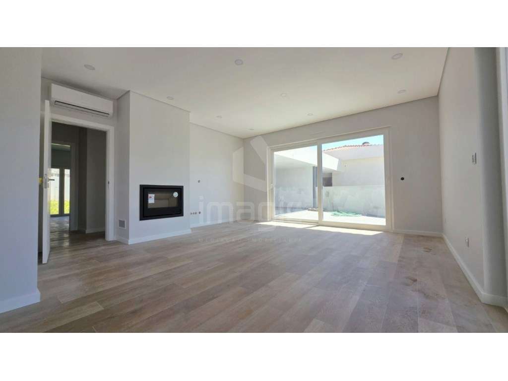 MORADIA T4 TÉRREA NOVA em SANTO ISIDORO - Grande imagem: 4/28