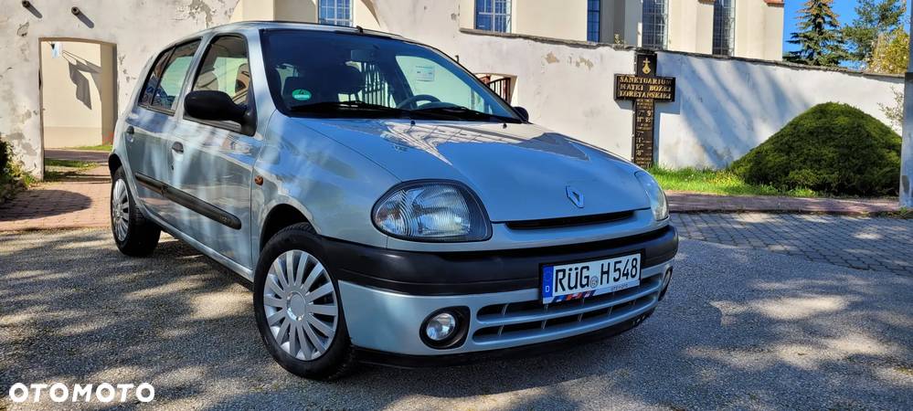 Renault Clio 1.2 16V Authentique - 11