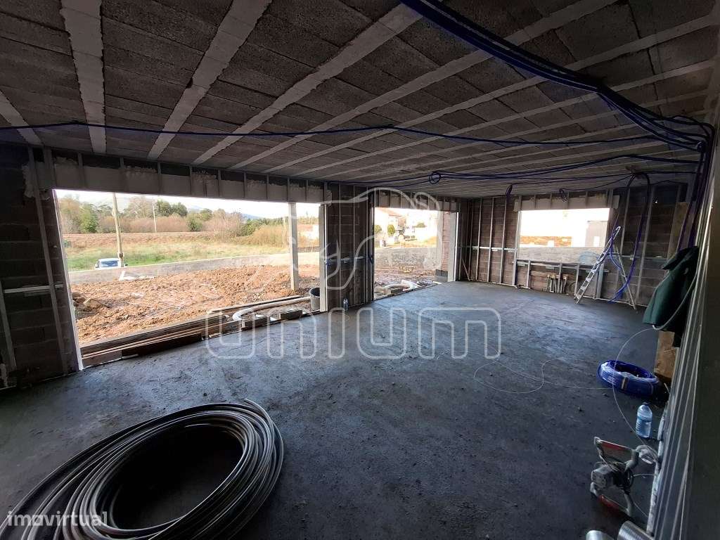 Moradia T4 com piscina-8