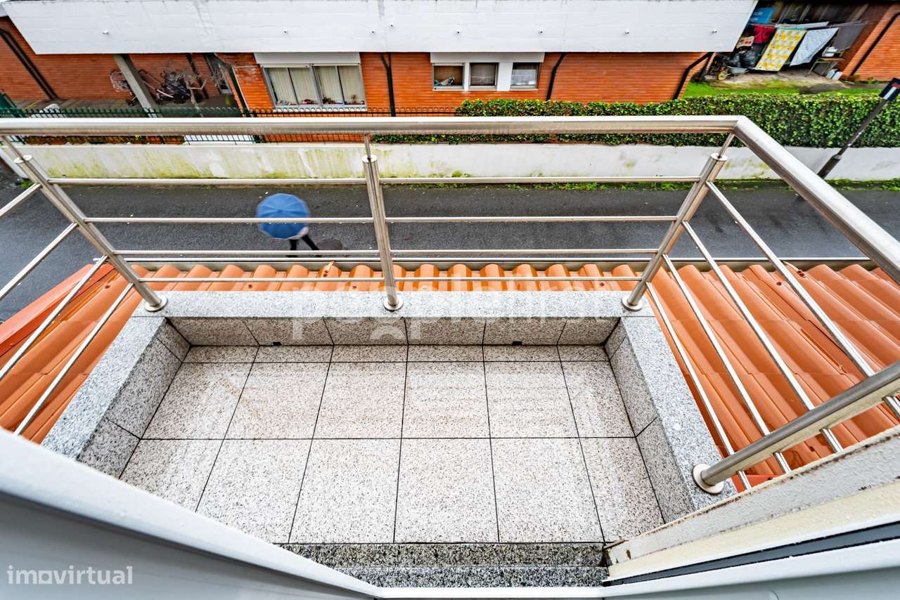 Moradia com garagem no centro da Senhora da Hora-20