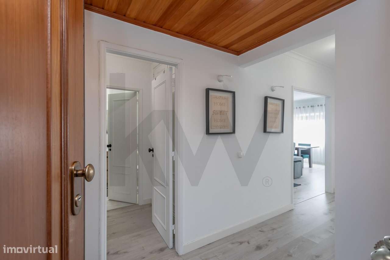 O Seu Novo Refúgio na Avenida de Fitares : T2 renovado e cheio de sol-8