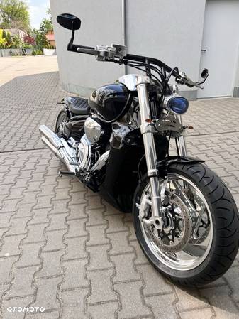 Suzuki Intruder - 11