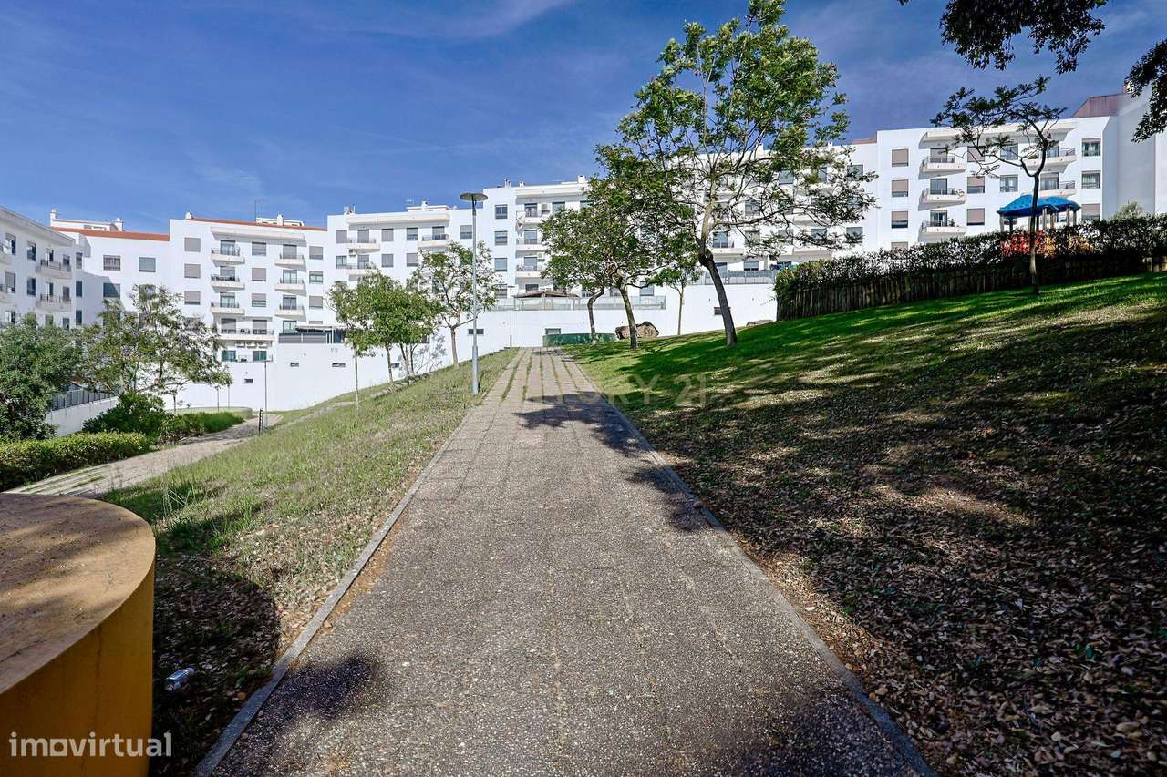 Apartamento T2 com Garagem, no Parque Luso em Corroios.-41