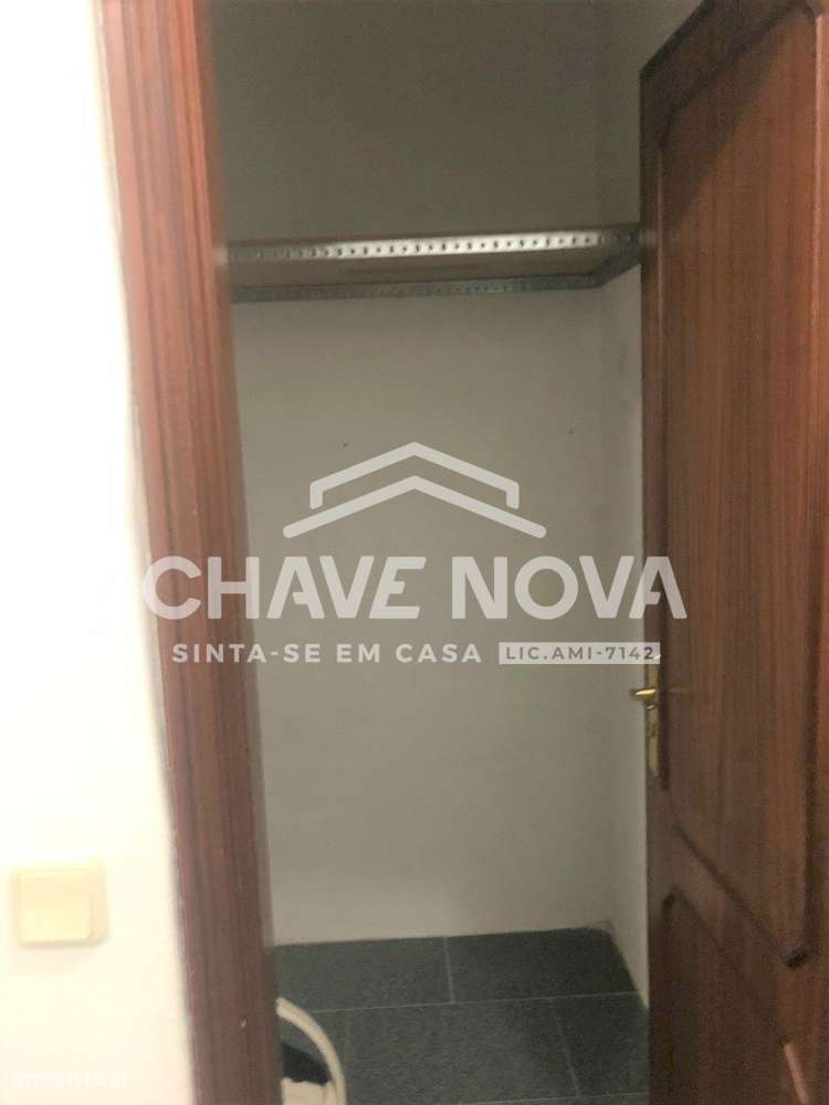 Loja c/montra em Mafamude (junto ao Colegio Bonança)-17