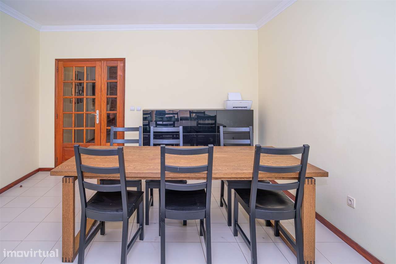 Apartamento T4 em Barcelos – Espaço, Conforto e Excelente Varanda!-10