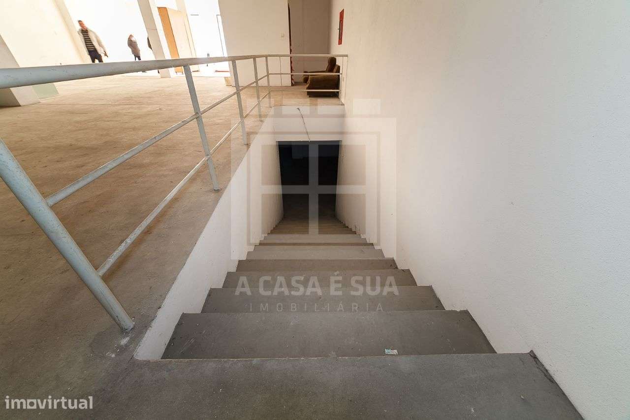 Loja comercial com 689 m2 em São João da Madeira - Grande imagem: 4/13