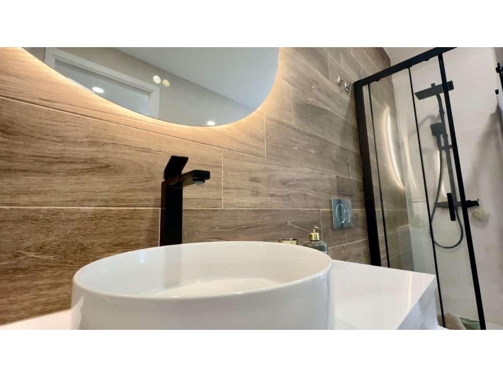 Apartamento T3 Remodelado em Benfica-7