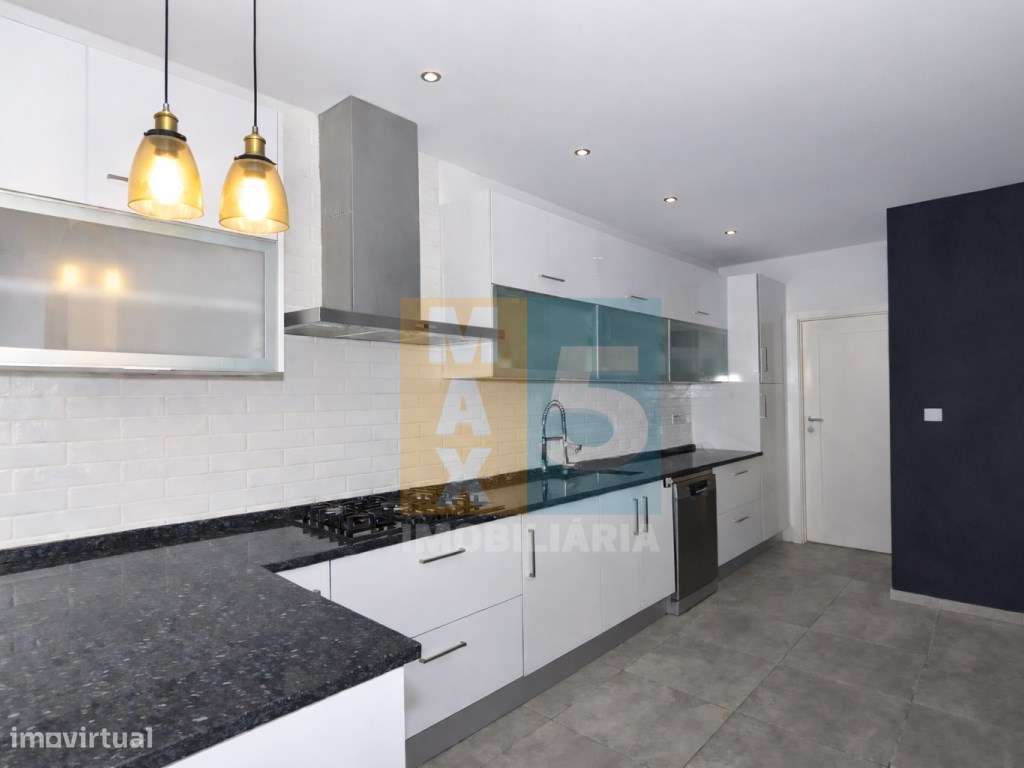 Moradia com 2 terraços em zona calma - Montijo-7