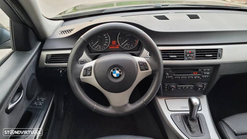 BMW 320 dA Exclusive - 17